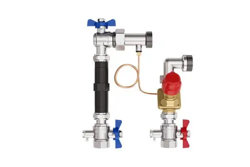 Verbindungsset mit verschiedenen Ventilen, Rohren und Drehgriffen, hergestellt von Danfoss. Das Set ist für Rohrinstallationen konzipiert und ermöglicht effektive Wassersteuerung.